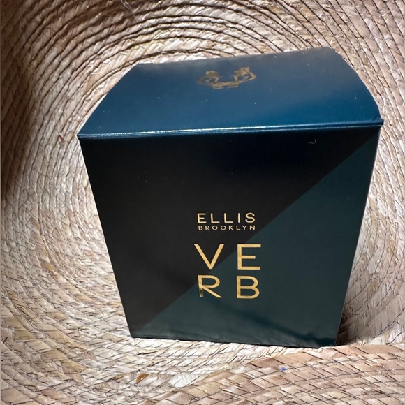 Ellis Brooklyn VERB
TERRIFIC SCENTED CANDLE 6.5 oz NWT - Picture 2 of 9
